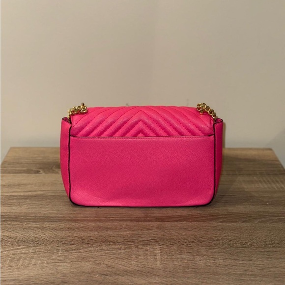 Victoria's Secret Pink Quilted Shoulder Bag with Gold Chain - Picture 3 of 4